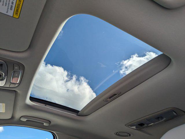 Photo of 2025 White Pearl Kia Telluride