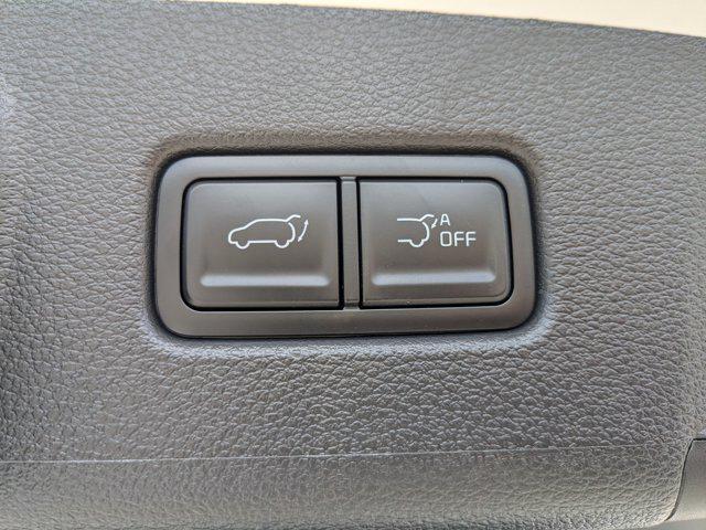 Photo of 2025 White Pearl Kia Telluride