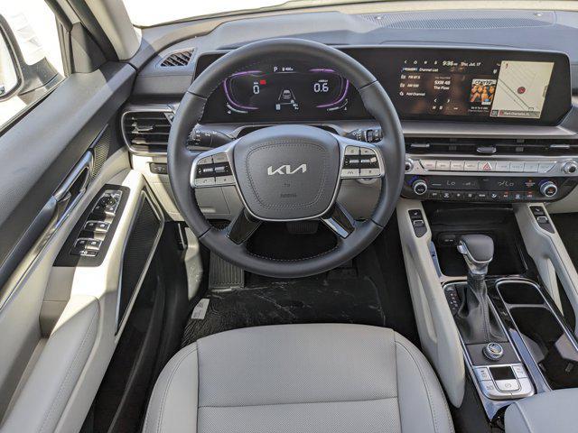 Photo of 2025 White Pearl Kia Telluride