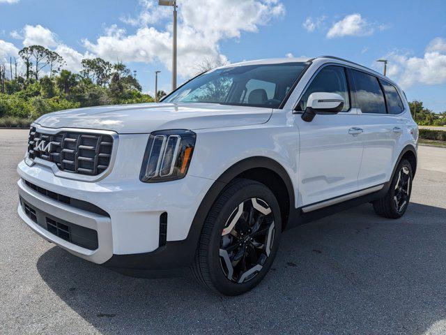 Photo of 2025 White Pearl Kia Telluride