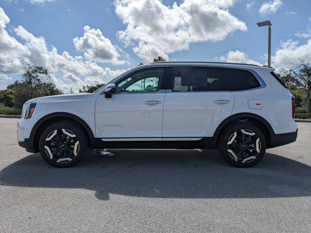 Photo of 2025 White Pearl Kia Telluride