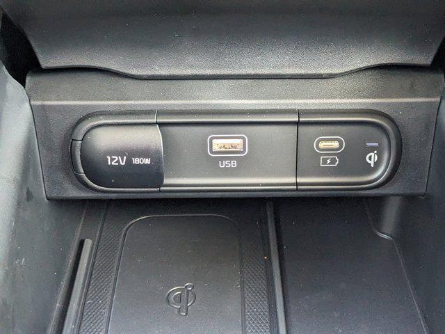 Photo of 2025 White Pearl Kia Telluride