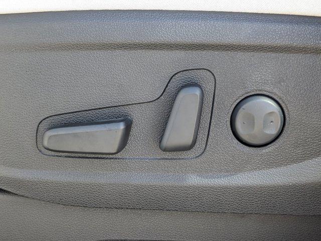 Photo of 2025 White Pearl Kia Telluride