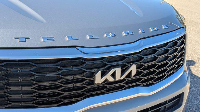 Photo of 2022 Everlasting Silver Kia Telluride