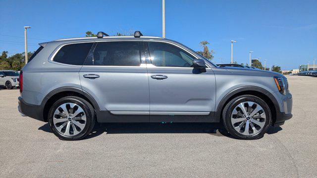 Photo of 2022 Everlasting Silver Kia Telluride