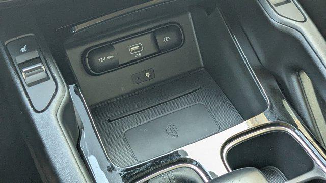 Photo of 2022 Everlasting Silver Kia Telluride