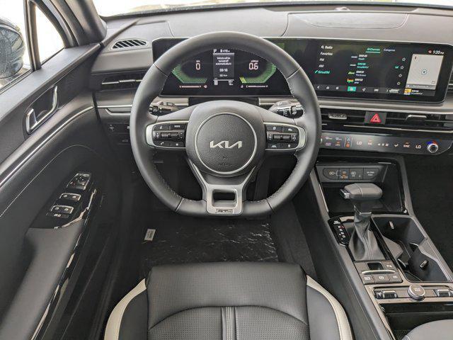 Photo of 2025 Gray Kia K5