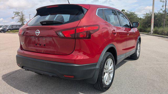 Photo of 2017 Palatial Ruby Nissan Rogue Sport