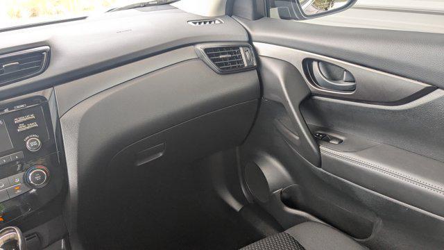 Photo of 2017 Palatial Ruby Nissan Rogue Sport