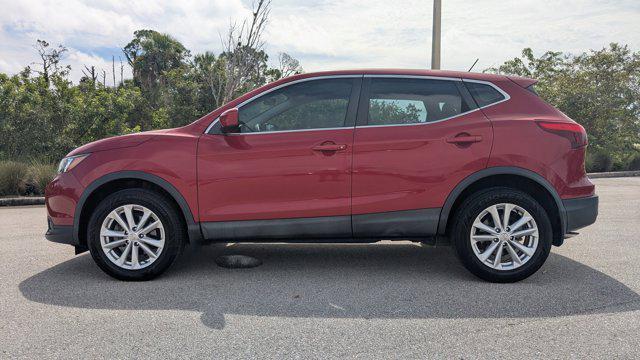 Photo of 2017 Palatial Ruby Nissan Rogue Sport