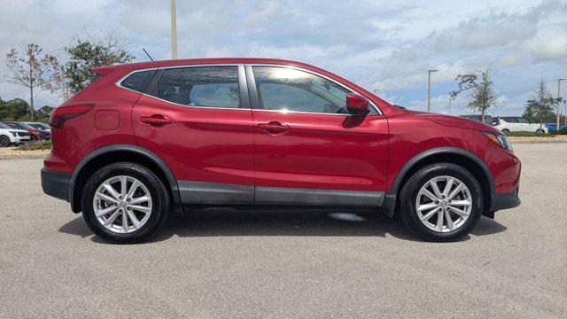 Photo of 2017 Palatial Ruby Nissan Rogue Sport