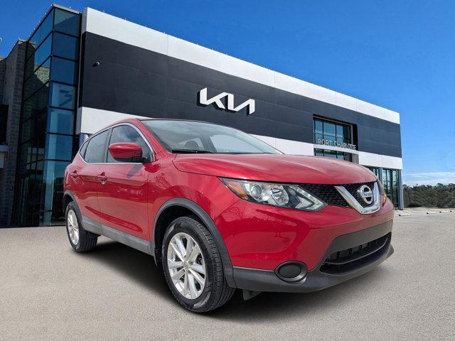 Photo of 2017 Palatial Ruby Nissan Rogue Sport