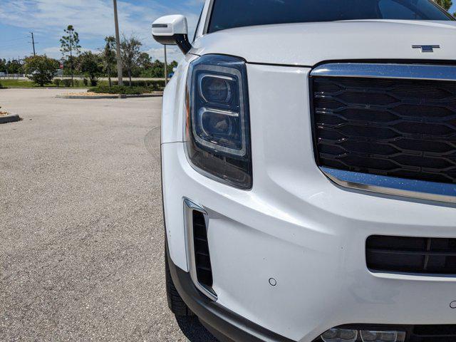 Photo of 2022 Glacial White Pearl Kia Telluride
