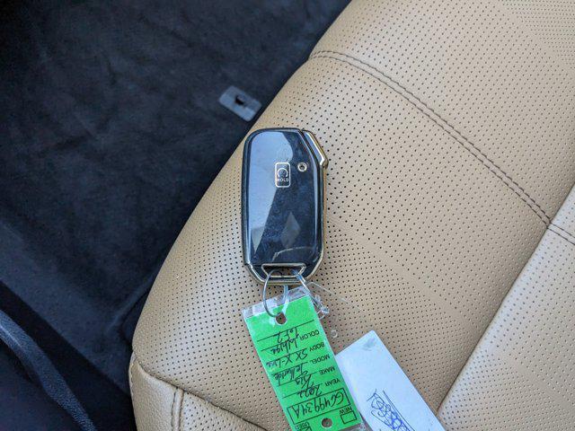 Photo of 2022 Glacial White Pearl Kia Telluride