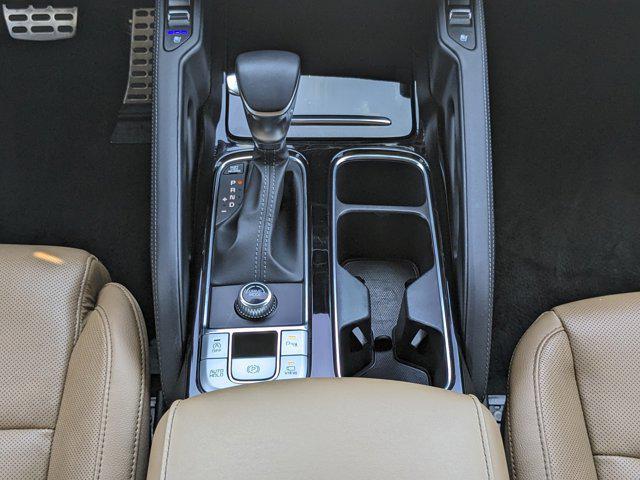 Photo of 2022 Glacial White Pearl Kia Telluride