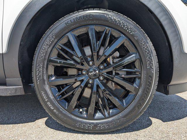 Photo of 2022 Glacial White Pearl Kia Telluride