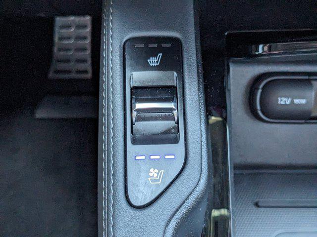 Photo of 2022 Glacial White Pearl Kia Telluride