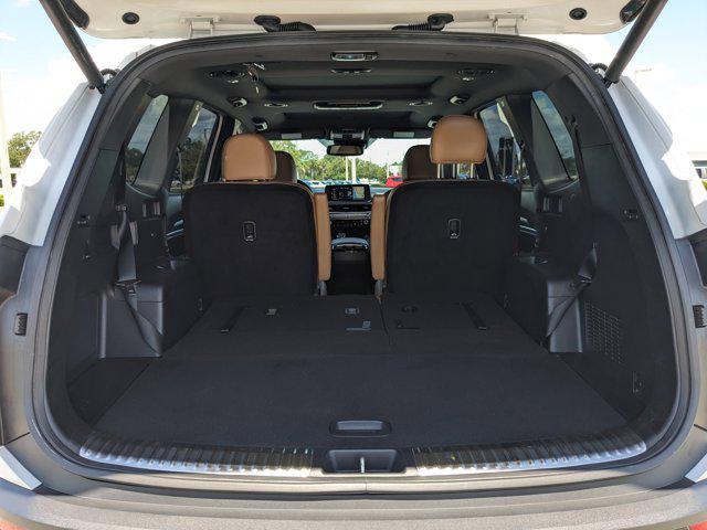 Photo of 2022 Glacial White Pearl Kia Telluride