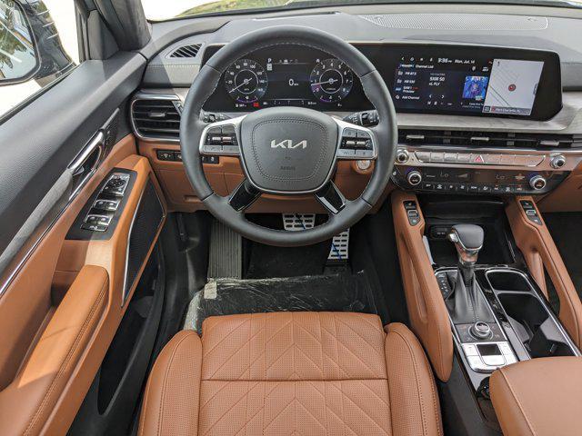 Photo of 2025 Ebony Black Kia Telluride