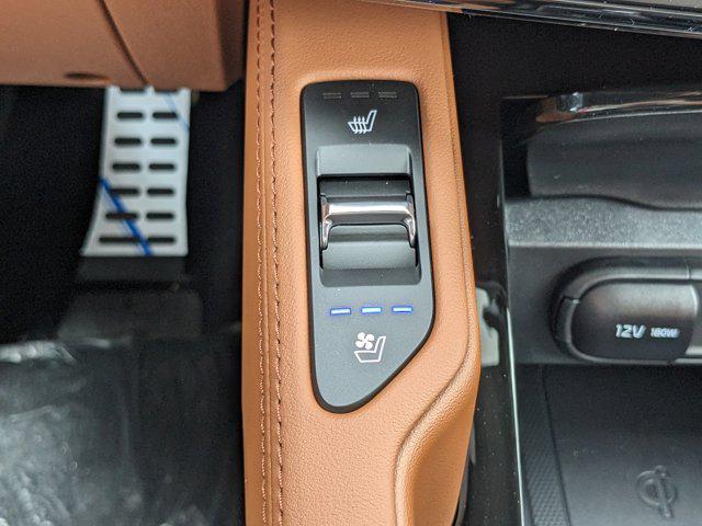 Photo of 2025 Ebony Black Kia Telluride