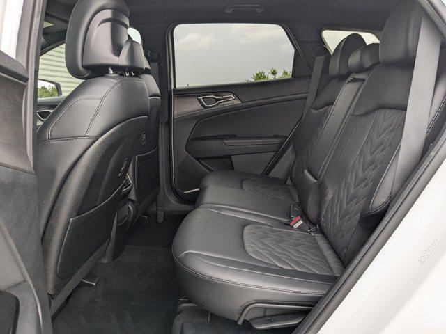 Photo of 2023 Glacial White Pearl Kia Sportage