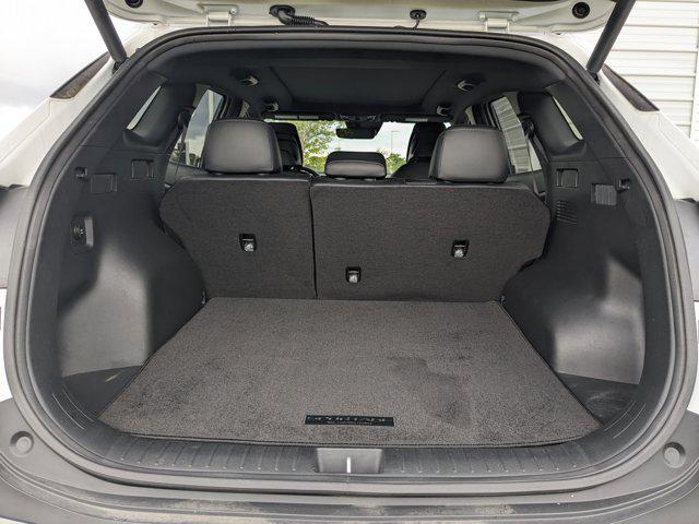 Photo of 2023 Glacial White Pearl Kia Sportage