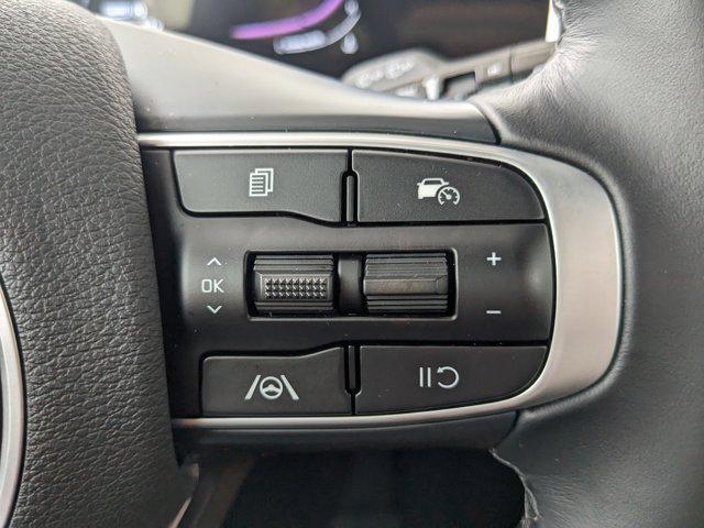 Photo of 2023 Glacial White Pearl Kia Sportage