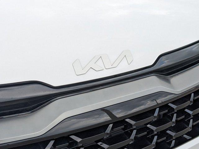 Photo of 2023 Glacial White Pearl Kia Sportage