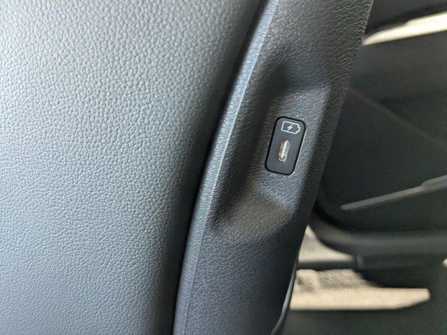 Photo of 2026 White Pearl Kia Sportage