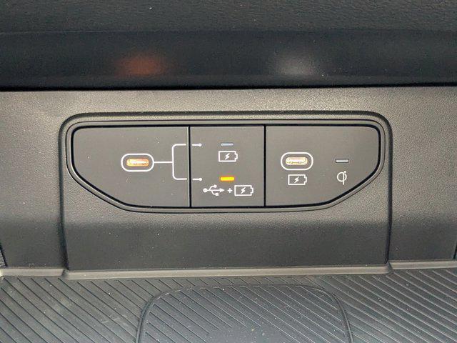 Photo of 2026 White Pearl Kia Sportage