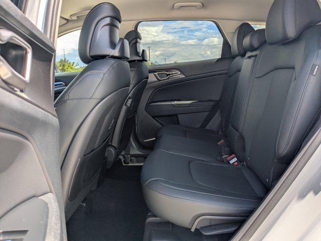 Photo of 2026 White Pearl Kia Sportage