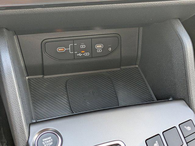 Photo of 2026 White Pearl Kia Sportage