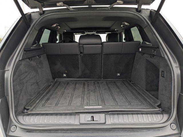 Photo of 2020 Yulong White Metallic Land Rover Range Rover Sport