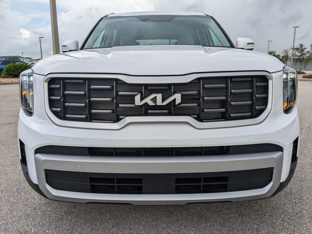 Photo of 2025 White Pearl Kia Telluride
