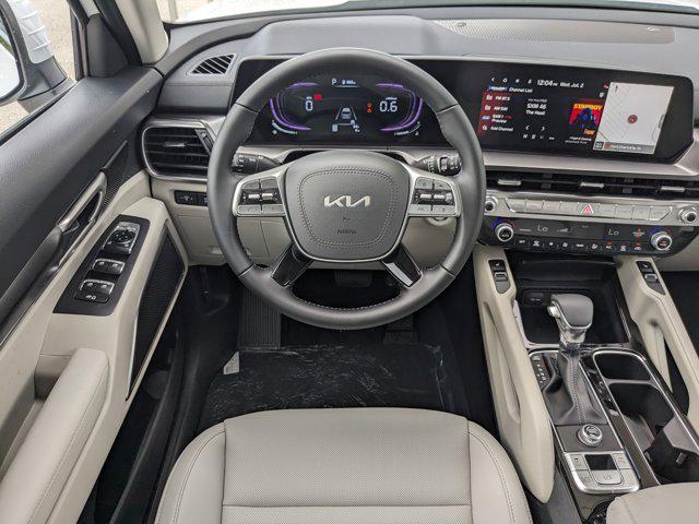 Photo of 2025 White Pearl Kia Telluride
