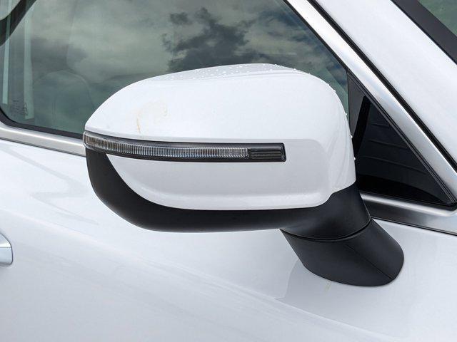 Photo of 2025 White Pearl Kia Telluride