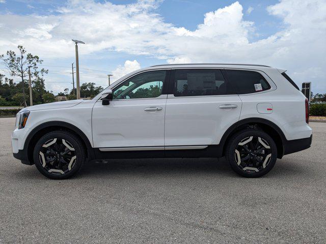 Photo of 2025 White Pearl Kia Telluride