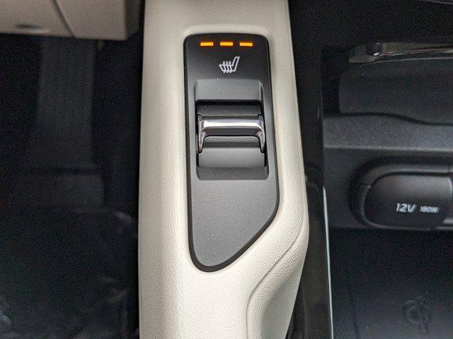 Photo of 2025 White Pearl Kia Telluride