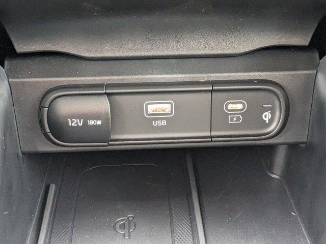 Photo of 2025 White Pearl Kia Telluride