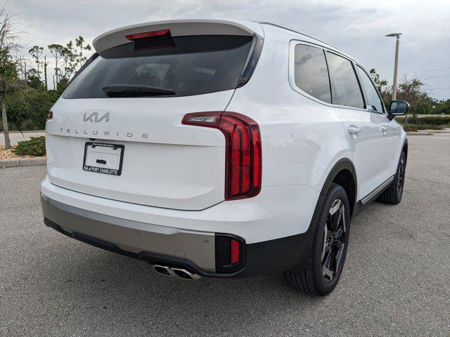Photo of 2025 White Pearl Kia Telluride