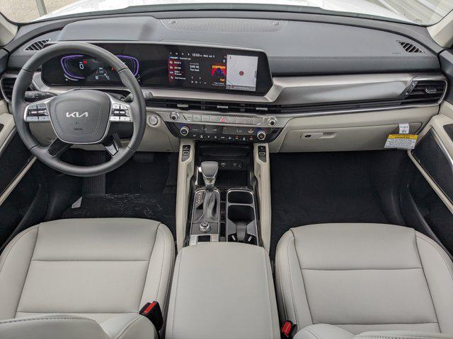 Photo of 2025 White Pearl Kia Telluride