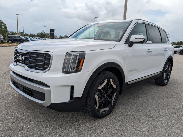Photo of 2025 White Pearl Kia Telluride