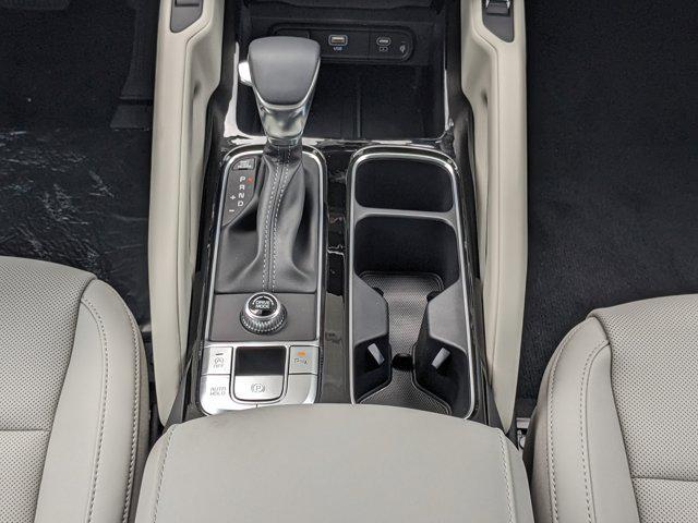 Photo of 2025 White Pearl Kia Telluride