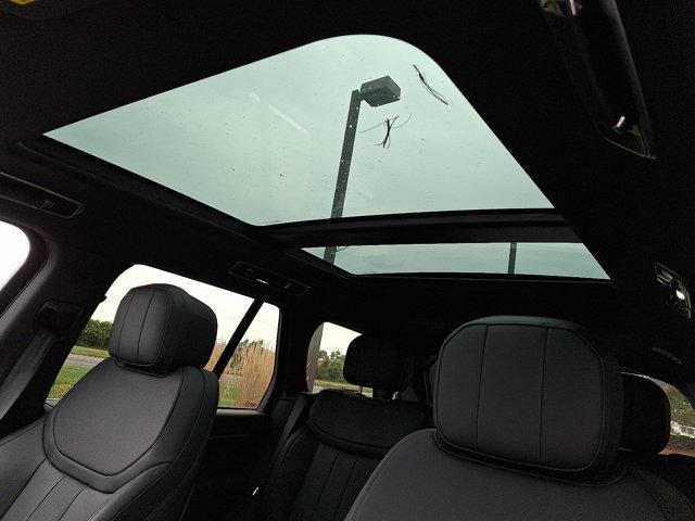 Photo of 2025 Fuji White Land Rover Range Rover
