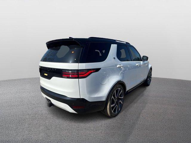 Photo of 2025 Fuji White Land Rover Discovery
