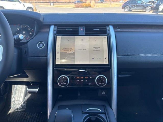 Photo of 2025 Fuji White Land Rover Discovery