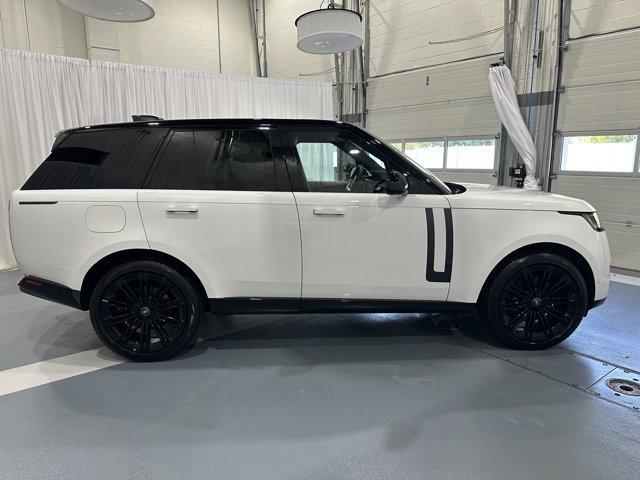 Photo of 2023 Fuji White Land Rover Range Rover
