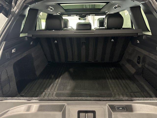 Photo of 2023 Fuji White Land Rover Range Rover