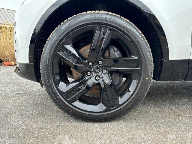Photo of 2025 Fuji White Land Rover Discovery
