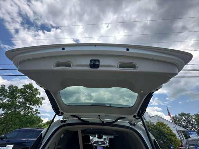 Photo of 2022 White Chrysler Pacifica